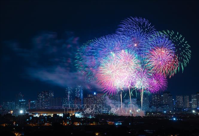 Màn pháo hoa kết thúc Chương trình nghệ thuật đặc biệt “Âm vang Tổ quốc”. Ảnh: Lê Đông - TTXVN
