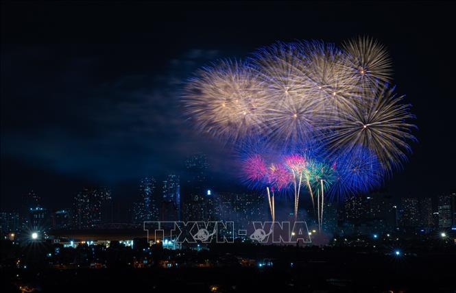 Màn pháo hoa kết thúc Chương trình nghệ thuật đặc biệt “Âm vang Tổ quốc”. Ảnh: Lê Đông - TTXVN
