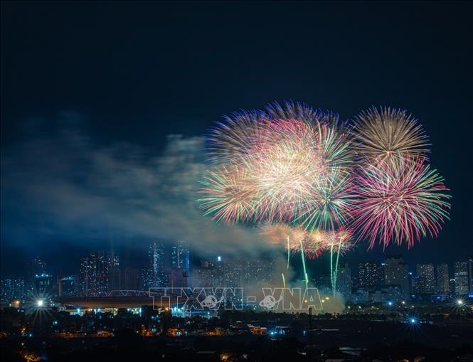 Màn pháo hoa kết thúc Chương trình nghệ thuật đặc biệt “Âm vang Tổ quốc”. Ảnh: Lê Đông - TTXVN
