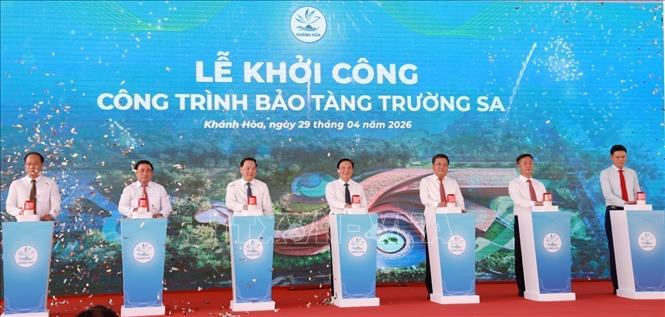 Delegates at the groundbreaking ceremony. VNA Photo: Xuân Triệu