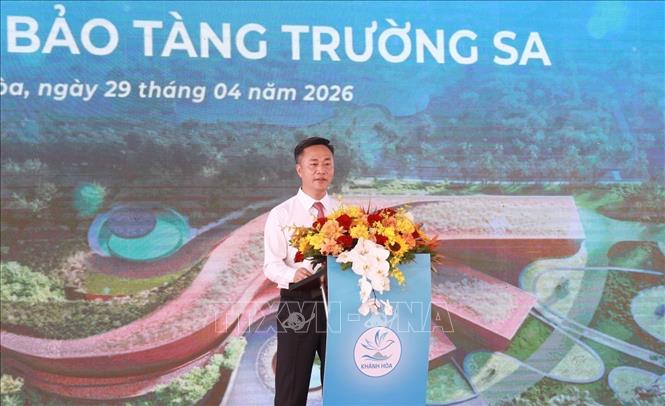 Chairman of Khanh Hoa provincial People's Committee Nguyen Viet Hung speaks at the groundbreaking ceremony. VNA Photo: Xuân Triệu