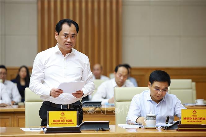 Bộ trưởng Bộ Nông nghiệp và Môi trường Trịnh Việt Hùng báo cáo kết quả thực hiện nhiệm vụ của ngành nông nghiệp và môi trường. Ảnh: Dương Giang – TTXVN
