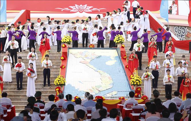 Chương trình văn nghệ tại buổi lễ. Ảnh: Thống Nhất – TTXVN