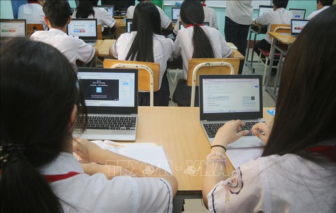 Học sinh trong lớp học số sẽ thực hiện làm bài tập, tìm kiếm tài liệu ngay trên máy tính. Ảnh: Lê Xuân-TTXVN