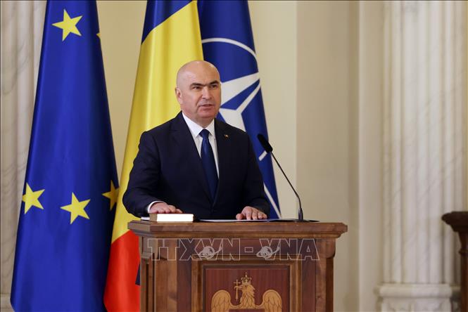 Thủ tướng Romania Ilie Bolojan tuyên thệ nhậm chức tại Bucharest, ngày 23/6/2025. Ảnh: THX/TTXVN