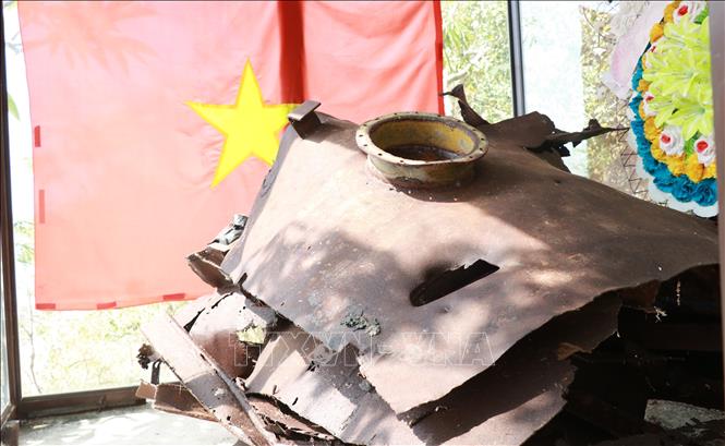 Mảnh vỡ Tàu 235 được trưng bày tại địa điểm lưu niệm sự kiện Tàu C235 (đường Hồ Chí Minh trên biển) tại bến Hòn Hèo, phường Đông Ninh Hòa, tỉnh Khánh Hoà. Ảnh: Phan Sáu - TTXVN