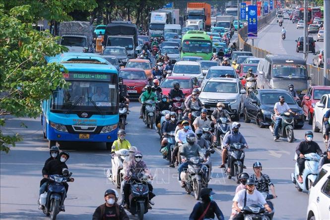 Mật độ giao thông trên tuyến đường Ngọc Hồi đi Quốc lộ 1A tăng cao so với ngày thường. Ảnh: Hoàng Hiếu - TTXVN