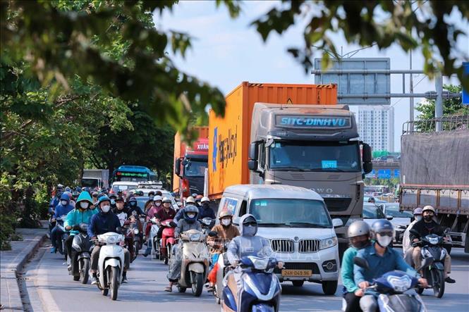 Lượng người và phương tiện tăng cao đột biến vào chiều 29/4 (ảnh chụp lúc 15h30'). Ảnh: Hoàng Hiếu - TTXVN