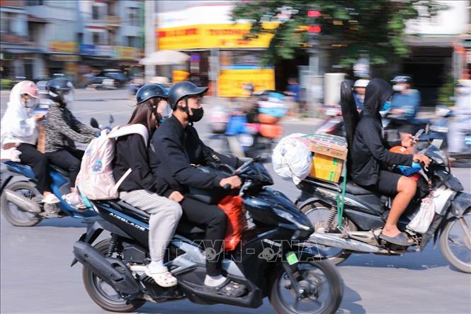 Nhiều người tranh thủ rời Hà Nội sớm (ảnh chụp lúc 15h25'). Ảnh: Hoàng Hiếu - TTXVN