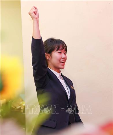 Đảng viên trẻ là học sinh ưu tú của Trường THPT Việt Đức tuyên thệ. Ảnh: Thanh Tùng – TTXVN