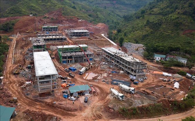 Hiện toàn bộ 10/10 hạng mục nhà chính tại điểm trường Lóng Sập đang đẩy mạnh thi công, đạt khoảng 57% tiến độ dự án. Ảnh: Trọng Đạt-TTXVN