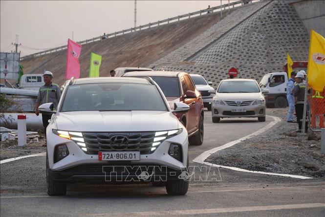 Phương tiện di chuyển trên đường Bưng Môn (Đồng Nai) để vào cao tốc Biên Hòa - Vũng Tàu chiều 29/4/2026. Ảnh: Công Phong - TTXVN