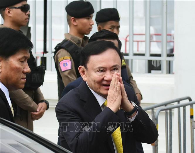 Cựu Thủ tướng Thái Lan Thaksin Shinawatra (phía trước) tại Bangkok ngày 9/9/2025. Ảnh: THX/TTXVN