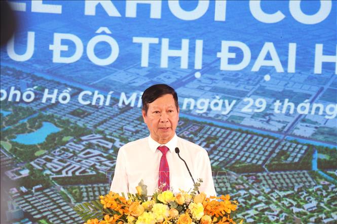 Le Khac Hiep, Vice Chairman of Vingroup, speaks at the ground-breaking ceremony. VNA Photo: Thanh Vũ