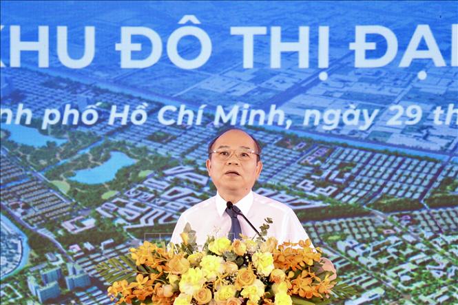 Tran Van Bay, Vice Chairman of the municipal People’s Committee, speaks at the ground-breaking ceremony. VNA Photo: Thanh Vũ