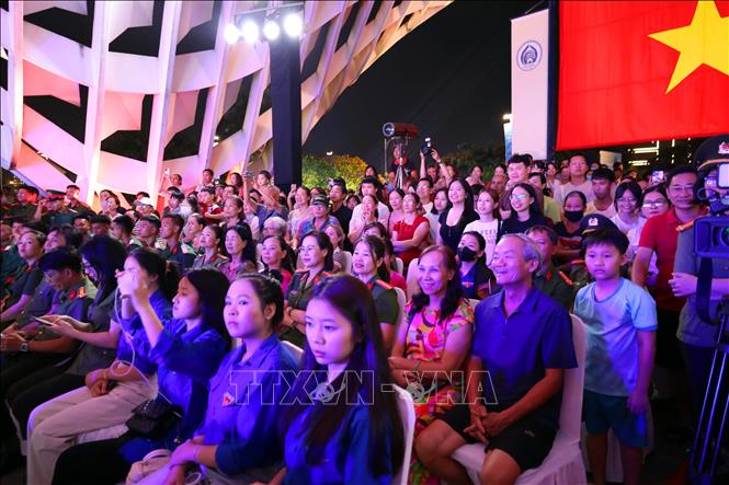 Chương trình thu hút đông đảo người dân, du khách đến tham dự. Ảnh: Trần Lê Lâm - TTXVN 