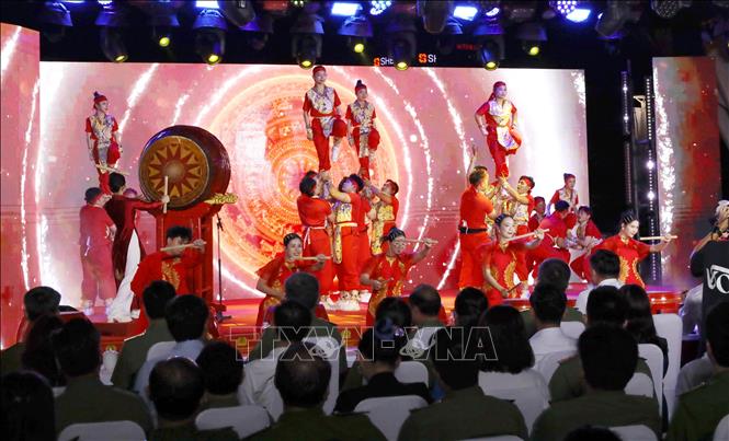 Biểu diễn nghệ thuật tại chương trình. Ảnh: Trần Lê Lâm - TTXVN 