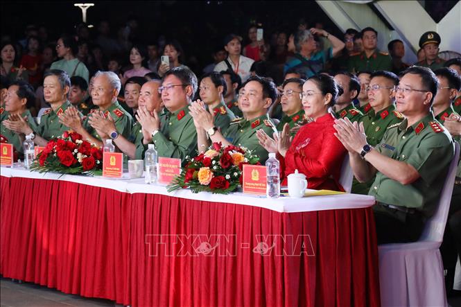 Đại biểu dự chương trình khai mạc. Ảnh: Trần Lê Lâm - TTXVN