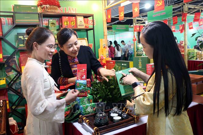 Hội chợ thu hút 21 tỉnh, thành phố tham gia quảng bá sản phẩm. Ảnh: Trần Trang-TTXVN 