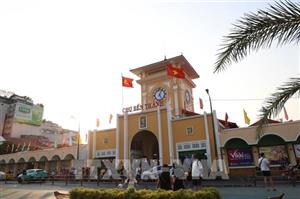 Nắng vàng cuối tháng Tư tôn vinh dấu ấn lịch sử giữa lòng TP. Hồ Chí Minh