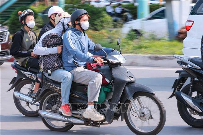 Người dân tranh thủ rời Hà Nội từ sáng 30/4. Ảnh: Hoàng Hiếu - TTXVN