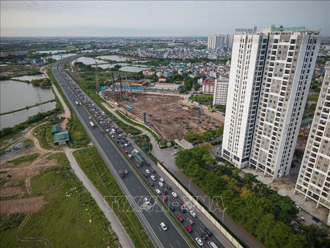 Dòng phương tiện rời Hà Nội từ khá sớm. Ảnh: Phạm Tuấn Anh - TTXVN