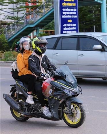 Người dân rời Hà Nội về các tỉnh theo đường Cổ Linh (ảnh chụp lúc 8h10'). Ảnh: Hoàng Hiếu - TTXVN