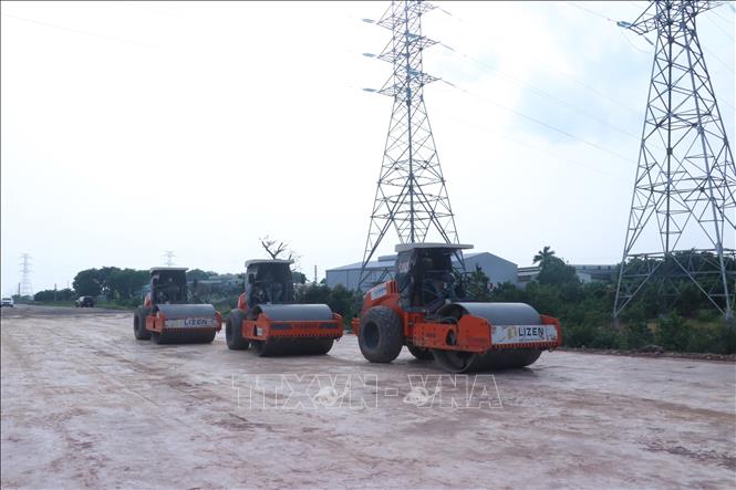 Một số đoạn tuyến của đường Vành đai 4 - vùng Thủ đô Hà Nội qua địa bàn tỉnh Hưng Yên đang dần hình thành. Ảnh: Mạnh Khánh - TTXVN