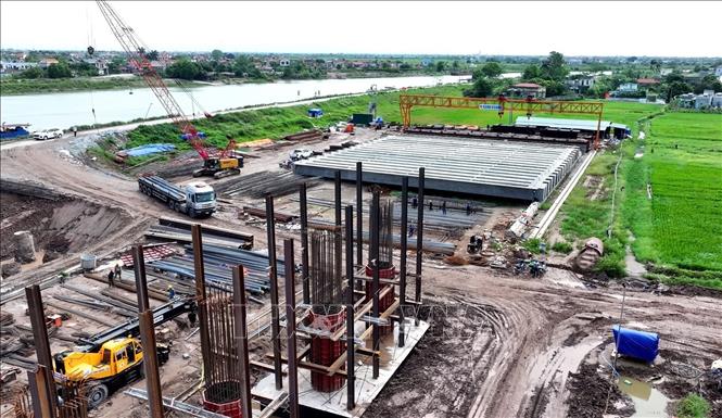 Công trình được khởi công từ tháng 10/2025 đến nay đã thi công được khoảng 35% khối lượng. Ảnh: Mạnh Khánh - TTXVN