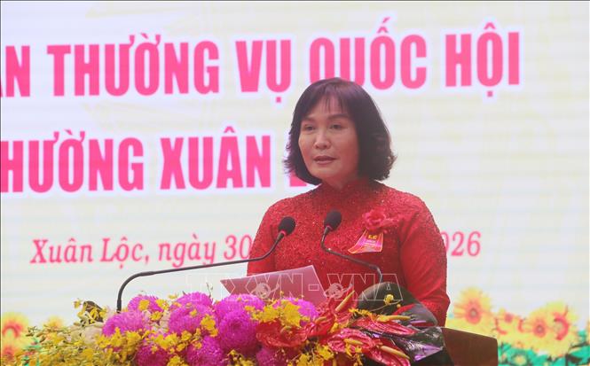 Đồng chí Nguyễn Thị Cát Tiên, Bí thư Đảng ủy phường Xuân Lộc phát biểu tại lễ công bố thành lập phường. Ảnh: Lê Xuân - TTXVN