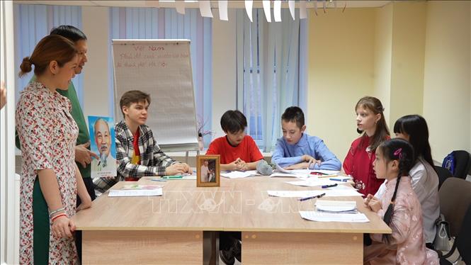 Lớp học diễn ra 1 buổi/tuần với đối tượng học viên đa dạng, nhưng cùng chung tình yêu dành cho tiếng Việt. Ảnh: Trần Hải - PV TTXVN tại Nga