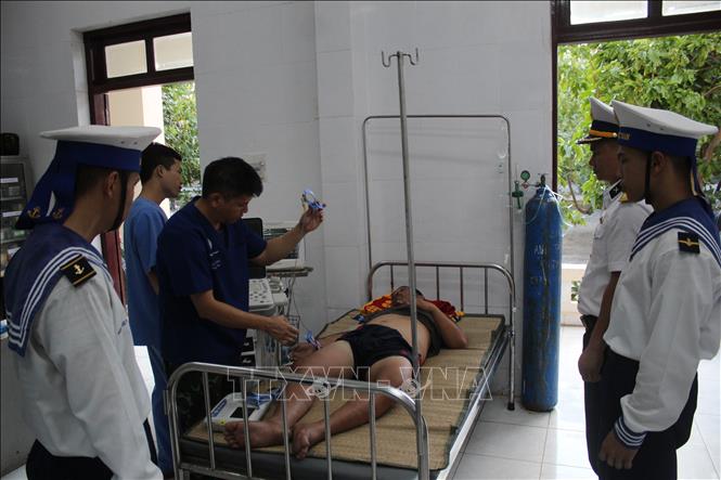 Cấp cứu kịp thời ngư dân Lâm Đồng bị giảm áp trên biển - Ảnh thời sự ...