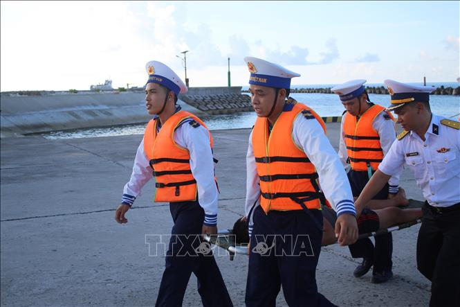 Cấp cứu kịp thời ngư dân Lâm Đồng bị giảm áp trên biển - Ảnh thời sự ...