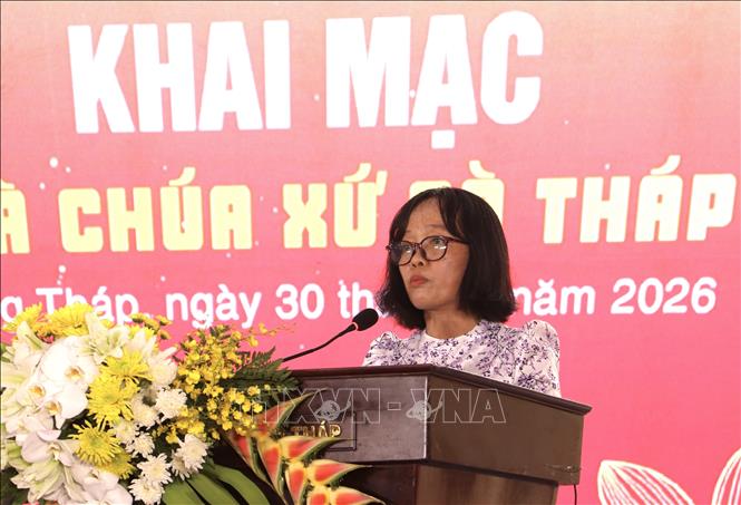 Bà Lê Thị Mai Trinh, Phó Giám đốc Sở Văn hoá, Thể thao và Du lịch tỉnh Đồng Tháp phát biểu khai mạc. Ảnh: Hồng Nhung - TTXVN