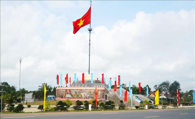 The demarcation flagpole at the Special National Relic Site of Hien Luong – Ben Hai. Photo: Tuong Vi – VNA