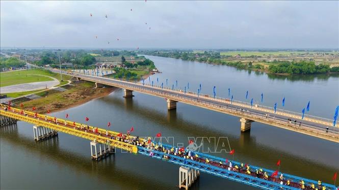Hien Luong - Ben Hai, a symbol of the aspiration for peace. Photo: Tuong Vi – VNA