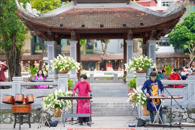 Hoà tấu nhạc cụ dân tộc 