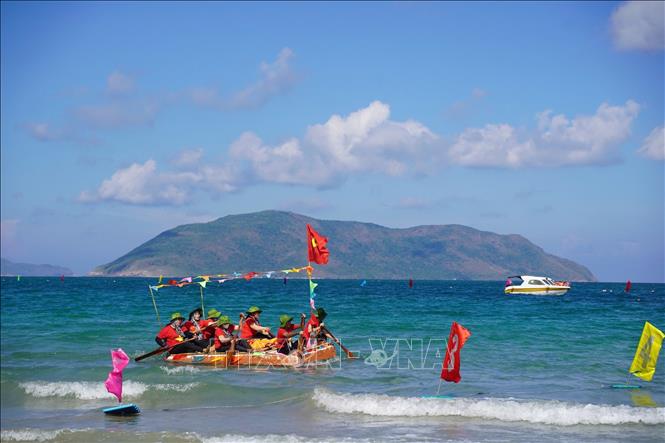 Việc đưa nội dung “kết bè vượt ngục” vào môn thể thao đua bè đã trở thành nét văn hóa đặc trưng của Côn Đảo mỗi dịp tháng Tư. Ảnh: TTXVN phát