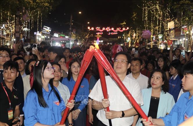 Lãnh đạo tỉnh Cao Bằng than gia hoạt động đuốc 