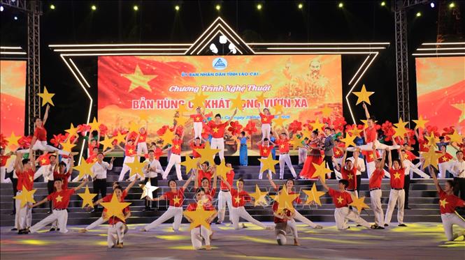 Một tiết mục văn nghệ tại chương trình nghệ thuật. Ảnh: Đinh Thùy - TTXVN