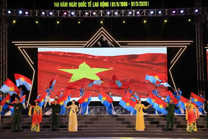 Chương trình có sự tham gia của hơn 300 nghệ sĩ, diễn viên chuyên và không chuyên. Ảnh: Đinh Thùy - TTXVN