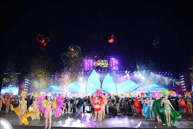 Carnaval Hạ Long thu hút hơn 1000 diễn viên quần chúng tham gia. Ảnh: Thanh Vân - TTXVN 