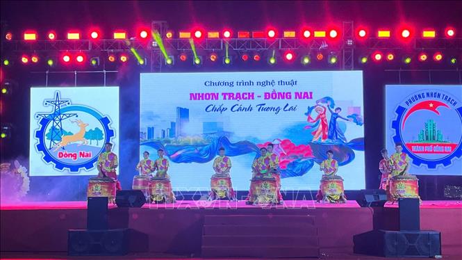 Chương trình văn nghệ tại phường Nhơn Trạch. Ảnh: TTXVN