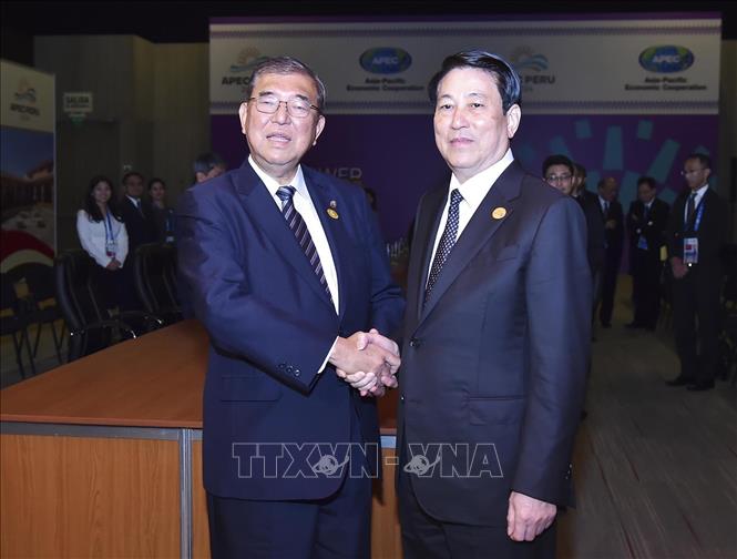 Nhân dịp tham dự Tuần lễ cấp cao Diễn đàn Hợp tác kinh tế châu Á-Thái Bình Dương (APEC) 2024, tối 16/11/2024, tại Thủ đô Lima (Peru), Chủ tịch nước Lương Cường gặp Thủ tướng Nhật Bản Shigeru Ishiba. Ảnh: Lâm Khánh – TTXVN