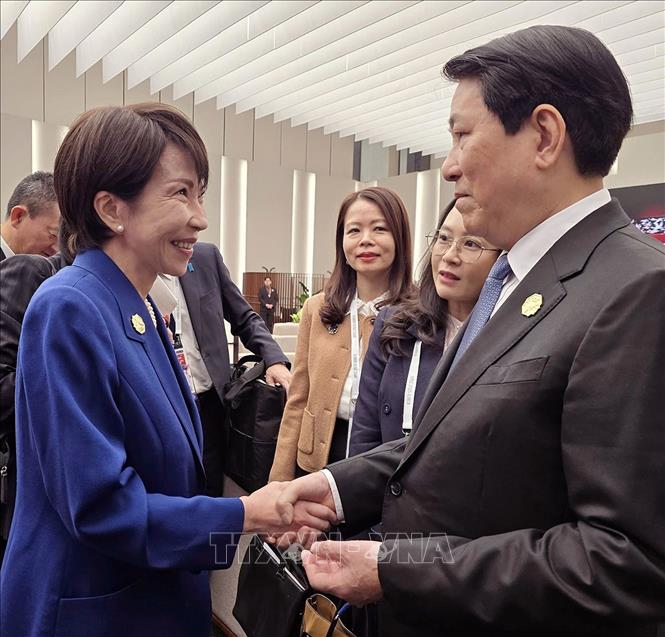 Ngày 31/10/2025, Chủ tịch nước Lương Cường gặp Thủ tướng Nhật Bản Takaichi Sanae nhân dịp dự Hội nghị Cấp cao APEC lần thứ 32 tại Gyeongju (Hàn Quốc). Ảnh: TTXVN phát
