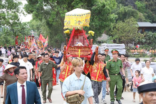 Lễ hội thu hút hàng nghìn nhân dân và du khách thập phương tham dự. Ảnh: Đức Phương - TTXVN
