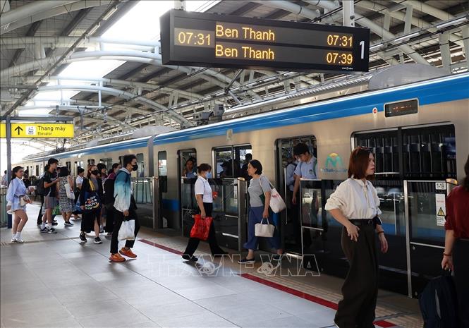 Tuyến metro số 1 Bến Thành – Suối Tiên (TP. Hồ Chí Minh) sử dụng chủ yếu vốn vay ODA từ Nhật Bản, chính thức đi vào vận hành từ cuối năm 2024, đánh dấu cột mốc quan trọng trong hợp tác hạ tầng Việt - Nhật. Ảnh: Hồng Đạt - TTXVN
