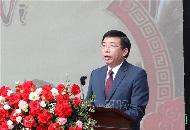 Ông Nguyễn Văn Cường, Chủ tịch UBND phường Nam Hoa Lư phát biểu khai mạc lễ hội. Ảnh: Đức Phương - TTXVN