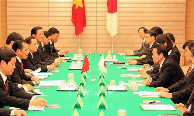 Tháng 4/2009, trong chuyến thăm chính thức Nhật Bản, Tổng Bí thư Nông Đức Mạnh và Thủ tướng Aso Taro ký Tuyên bố chung về “Quan hệ đối tác chiến lược vì hòa bình và phồn vinh ở châu Á”, nhất trí đưa quan hệ hai nước lên tầm đối tác chiến lược. Ảnh: Xuân Tuân - TTXVN
