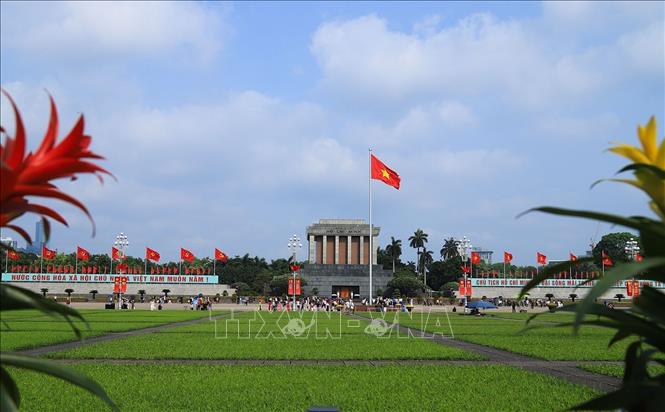 Lăng Chủ tịch Hồ Chí Minh là nơi thu hút đông đảo người dân đến tham quan. Ảnh: Tuấn Anh - TTXVN